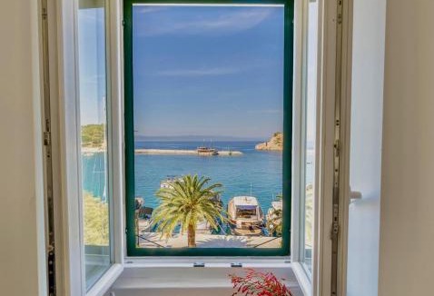 Makarska Old Town Apartment | Newly and modernly renovated-Studio Gilda-Breathtaking Waterfront Studio with Yacht Views