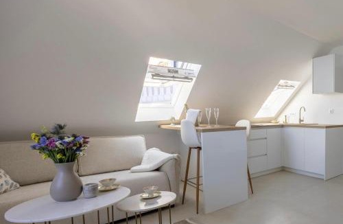 Makarska Old Town Apartment | Newly and modernly renovated-Studio Gilda-Breathtaking Waterfront Studio with Yacht Views