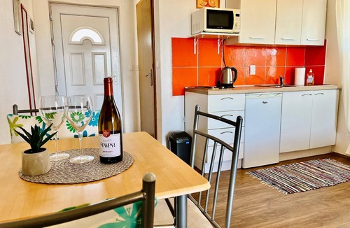 Gornji Karin Apartment | Newly-built apartment with a big balcony