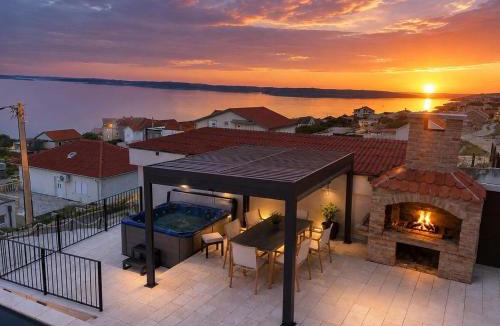 Rtina Villa | Newly built Villa MarVista with 4 bedrooms,infinity pool & stunning sea and mountain views