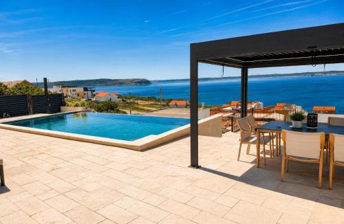 Rtina Villa | Newly built Villa MarVista with 4 bedrooms,infinity pool & stunning sea and mountain views