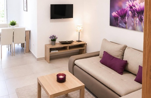 Sibuljina Apartment | Nice apartment in Tribanj Sibuljina