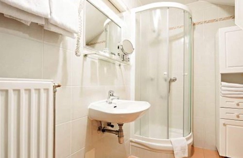 Moravske Toplice Apartment | Nice apartment for 4 people with pool, A/C, WIFI, TV, terrace and parking