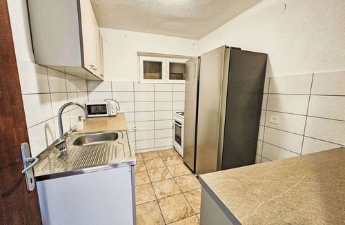Bogomolje Apartment | Nice apartment for 11 people with WIFI, TV and terrace