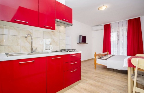 Pomer Apartment | Nice apartment for 2 guests with pool, A/C, TV and terrace
