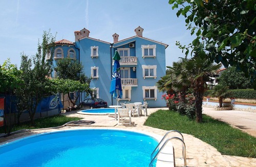 Pomer Apartment | Nice apartment for 2 guests with pool, A/C, TV and terrace