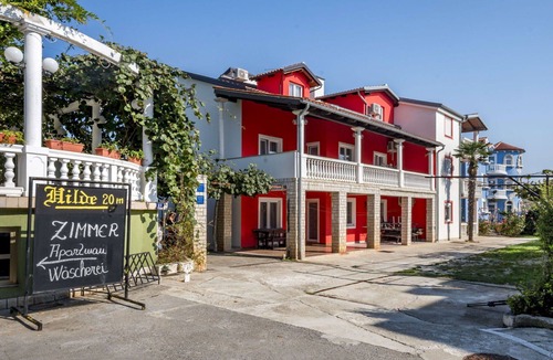 Pomer Apartment | Nice apartment for 2 guests with pool, A/C, TV and terrace