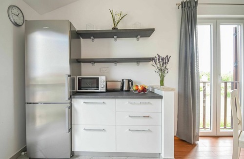 Nova Vas Apartment | Nice apartment for 3 guests with WIFI, pool, A/C, TV, terrace and panoramic view