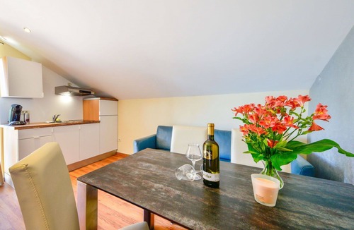 Sarsoni Apartment | Nice apartment for 4 guests with WIFI, pool, A/C, TV, patio and panoramic view