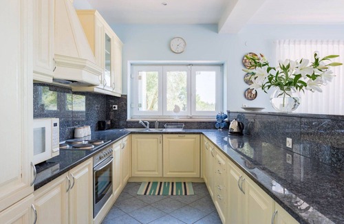 Mali Ston Apartment | Nice apartment for 4 people with A/C, WIFI, hot tub, TV and terrace