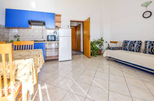 Tribanj Apartment | Nice apartment for 4 people with WIFI, A/C, TV and terrace