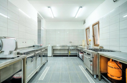 Senj Apartment | Nice apartment for 4 people with pool, WIFI, TV, terrace and pets allowed