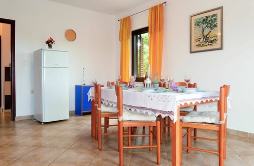 Milohnici Apartment | Nice apartment for 5 guests with WIFI, A/C, TV, patio and pets allowed