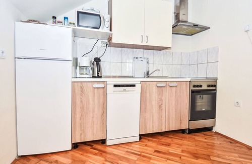 Slunj Apartment | Nice apartment for 6 guests with WIFI, A/C, TV and terrace
