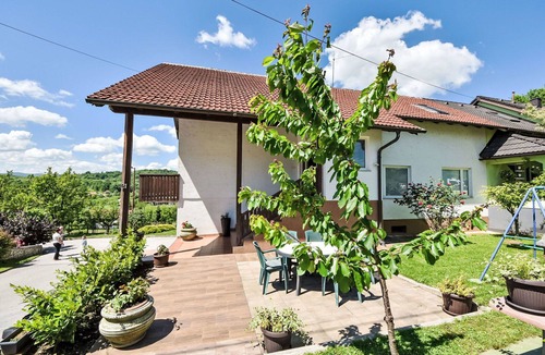 Slunj Apartment | Nice apartment for 6 guests with WIFI, A/C, TV and terrace