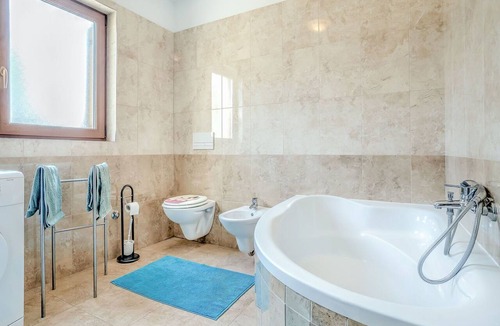 Vabriga Apartment | Nice apartment for 6 people with pool, A/C, WIFI, TV, terrace and pets allowed