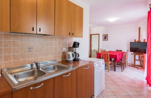 Frata Apartment | Nice apartment for 8 people with A/C, WIFI, pool, TV, terrace and pets allowed