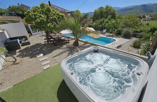 Donji Prolozac Apartment | Nice apartment with private pool, WIFI, A/C, hot tub, TV, terrace, pets allowed and panoramic view