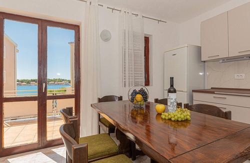 Brodarica Apartment | Nice apartment in Brodarica with house sea view