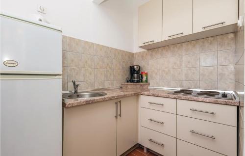 Dinjiska Apartment | Nice Apartment In Dinjiska With Wifi