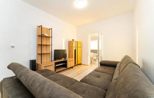 Gornji Karin Apartment | Nice Apartment In Gornji Karin With Wifi