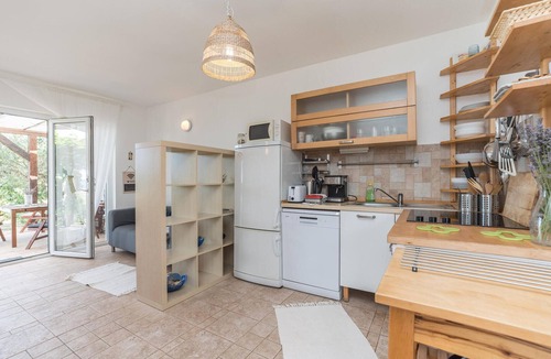 Dobropoljana Apartment | Nice apartment in Dobropoljana with WiFi