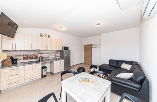 Kastel Luksic Apartment | Nice apartment in Kastel Luksic with WiFi