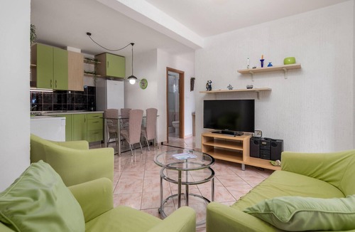 Cesarica Apartment | Nice apartment in Karlobag with WiFi