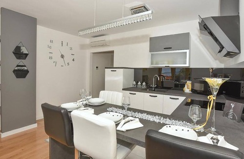Bidol Apartment | Nice apartment in Makarska with WiFi