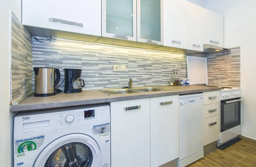 Ostrvica Apartment | Nice apartment in Ostrvica with WiFi