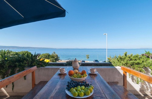 Podstrana Apartment | Nice apartment in Podstrana with WiFi