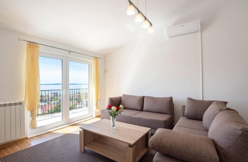 Podstrana Apartment | Nice apartment in Podstrana with WiFi