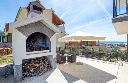 Podstrana Apartment | Nice apartment in Podstrana with WiFi