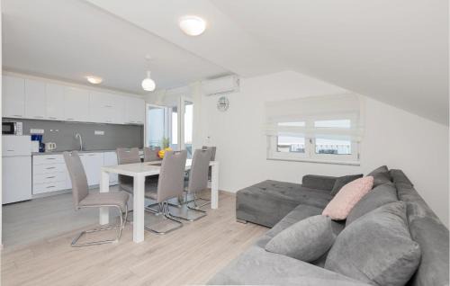 Podaca Apartment | Nice Apartment In Podaca With Wifi