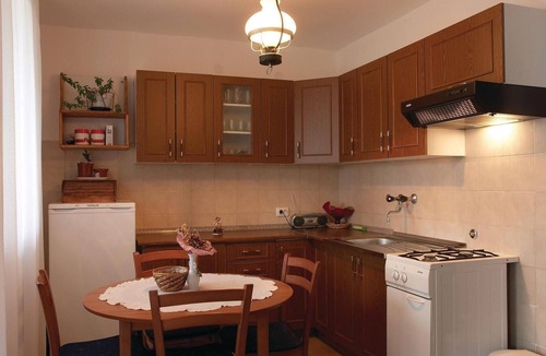 Pula Apartment | Nice apartment in Stinjan with house sea view