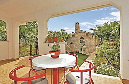 Pula Apartment | Nice apartment in Stinjan with house sea view