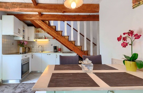Kastelir House | Nice apartment in villa for 6 people with pool, WIFI, A/C, TV, patio and pets allowed