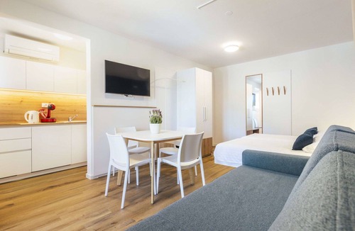 Strunjan Apartment | Nice apartment with pool, WIFI, A/C, TV, terrace, pets allowed, panoramic view and parking