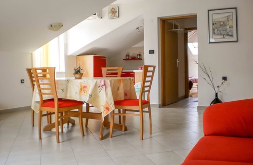 Cres Apartment | Nice harbor view in Cres