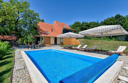 Bedenica House | Nice home in Bedenica with sauna