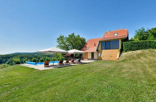 Bedenica House | Nice home in Bedenica with sauna