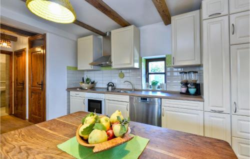 Breznicki Hum House | Nice Home In Breznicki Hum With Wifi