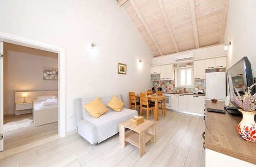 Debeljak House | Nice home in Debeljak with private swimming pool, can be inside or outside