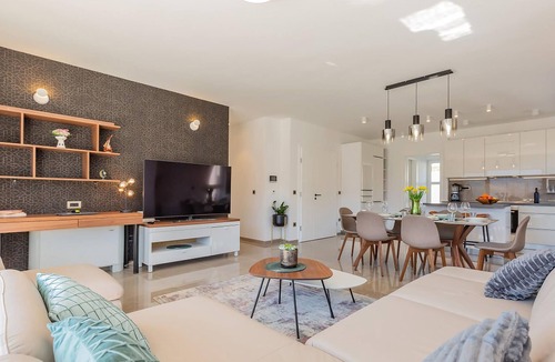 Dugopolje House | Nice home in Dugopolje with sauna