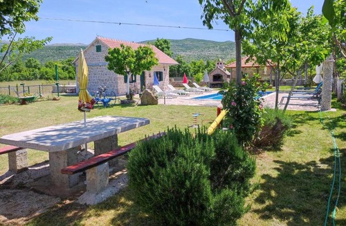 Ruzic House | Nice home in Gradac with private swimming pool, can be inside or outside