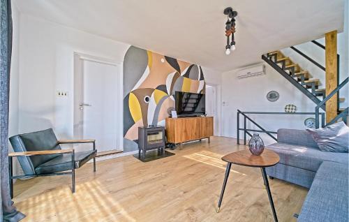 Jastrebarsko House | Nice Home In Ivancici With House A Mountain View
