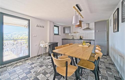 Jastrebarsko House | Nice Home In Ivancici With House A Mountain View