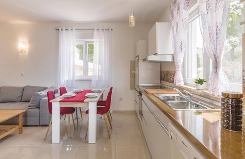 Liznjan House | Nice home in Liznjan with WiFi