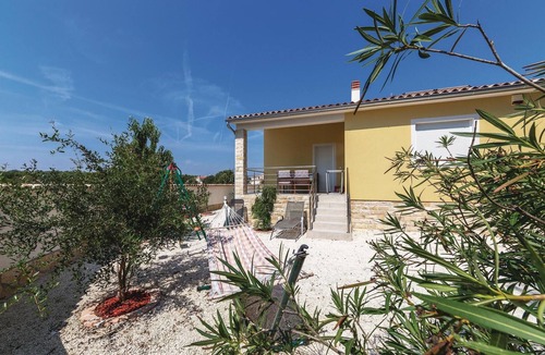 Liznjan House | Nice home in Liznjan with WiFi