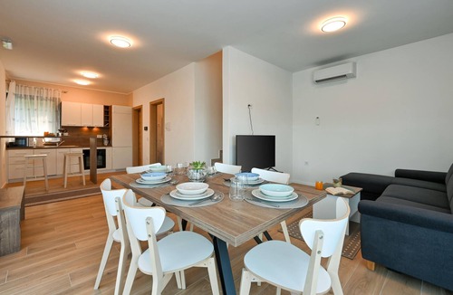 Varazdin House | Nice home in Margecan with house a mountain view